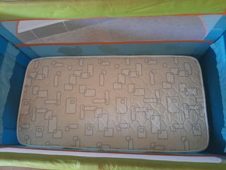 colchón y parque cuna de bebé Olmitos