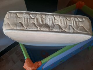 colchón y parque cuna de bebé Olmitos