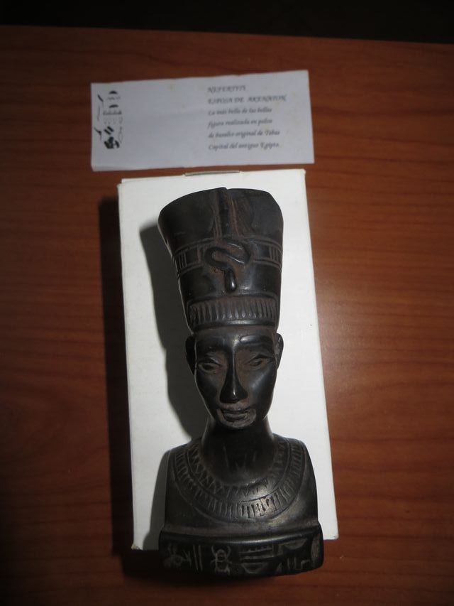 Busto de Nefertiti, reproducción egipcia, basalto