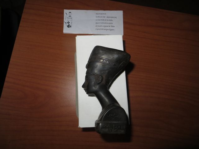 Busto de Nefertiti, reproducción egipcia, basalto