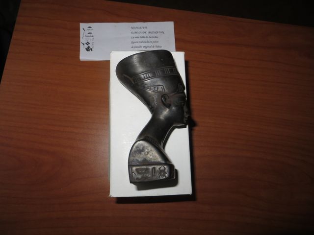 Busto de Nefertiti, reproducción egipcia, basalto