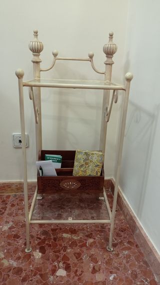 Consola mueble con estantes