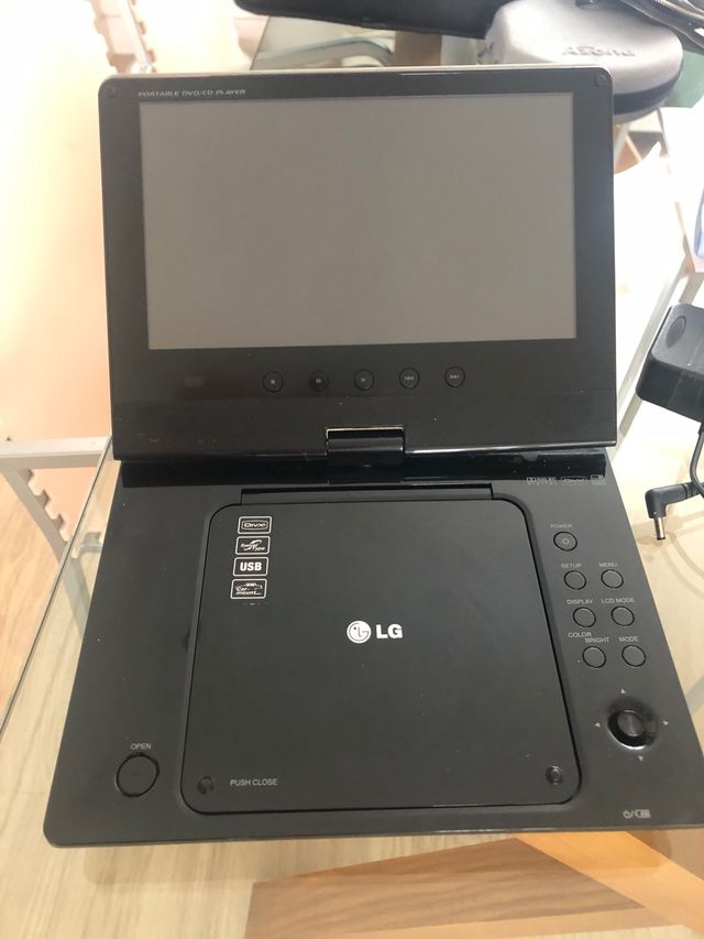Reproductor de DVD/CD , de LG DP381B
