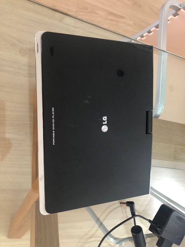 Reproductor de DVD/CD , de LG DP381B