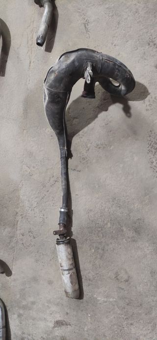 Tubos de escape diferentes motos