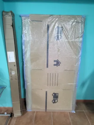 Mesa, sillas y sombrilla terraza y jardin