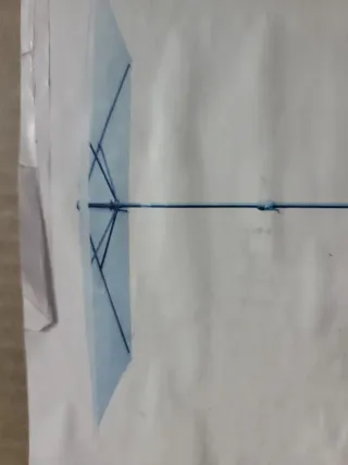 Mesa, sillas y sombrilla terraza y jardin