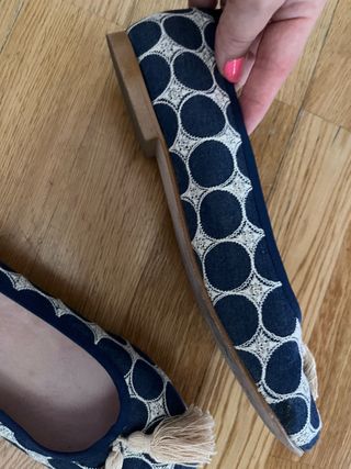 Manoletinas de tela y borlas