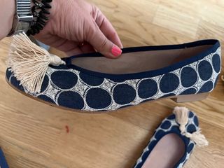 Manoletinas de tela y borlas