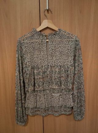 Blusa semitransparente