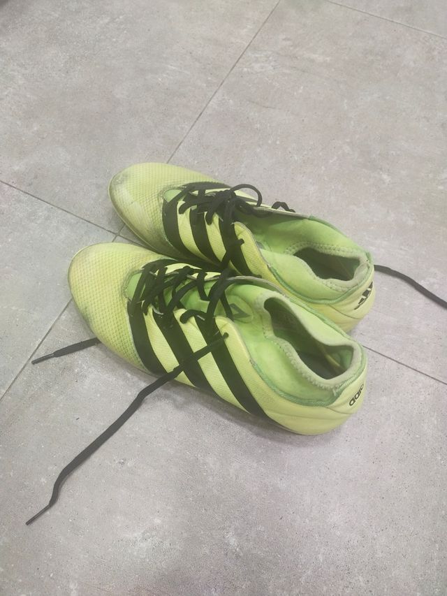 Zapatillas de tacos de futbol