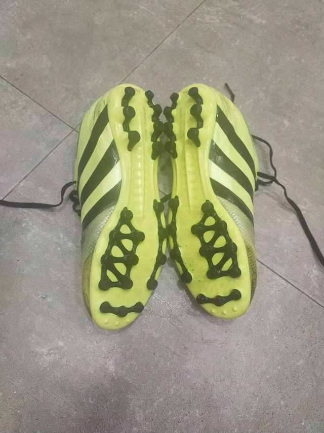 Zapatillas de tacos de futbol