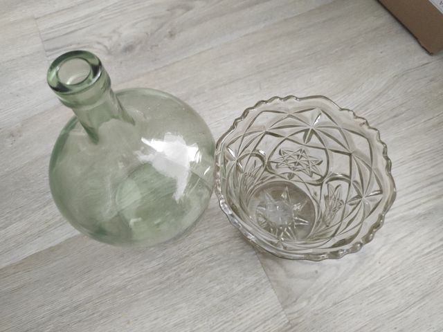 Damajuana y florero de cristal