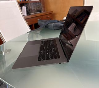 MACBOOK 