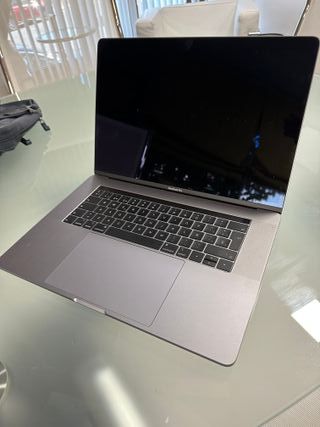 MACBOOK 