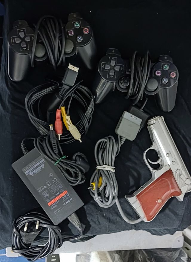 Playstation 2 y accesorios