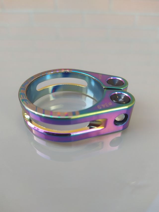 Cierre 34,9mm para tijas 31,6 y 30,9mm. Arcoiris.