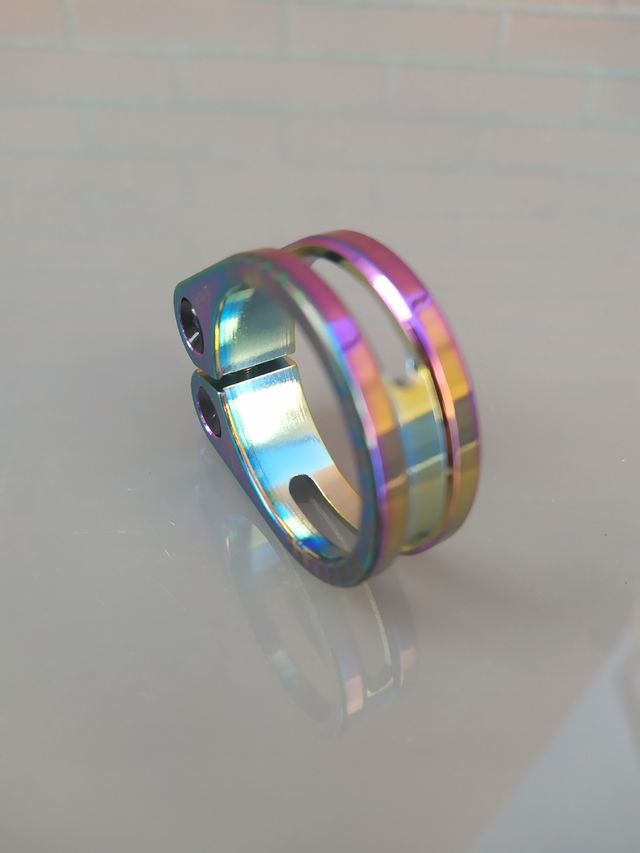 Cierre 34,9mm para tijas 31,6 y 30,9mm. Arcoiris.