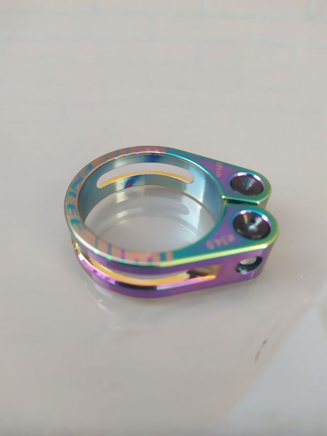 Cierre 34,9mm para tijas 31,6 y 30,9mm. Arcoiris.