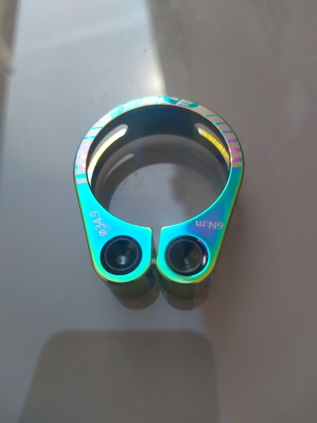 Cierre 34,9mm para tijas 31,6 y 30,9mm. Arcoiris.