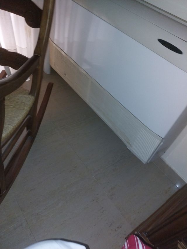 2 Mecedora de madera y  sillas compañeras