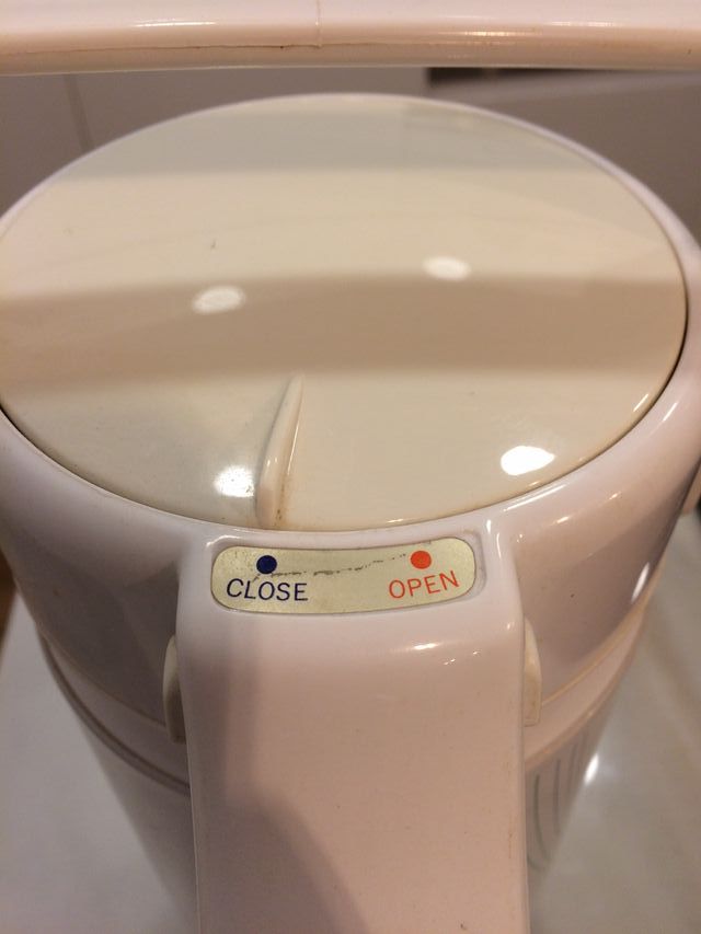 Termo blanco, gran capacidad (casi 2 litros)