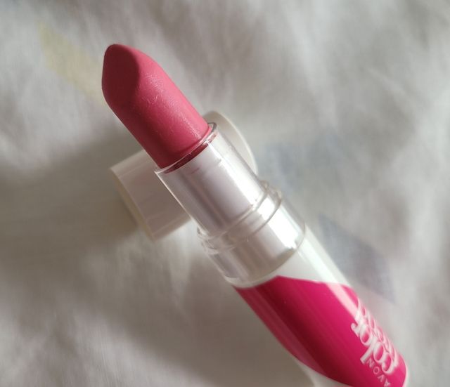 LOTE CREMA, BRILLOS Y BARRITAS DE LABIOS.