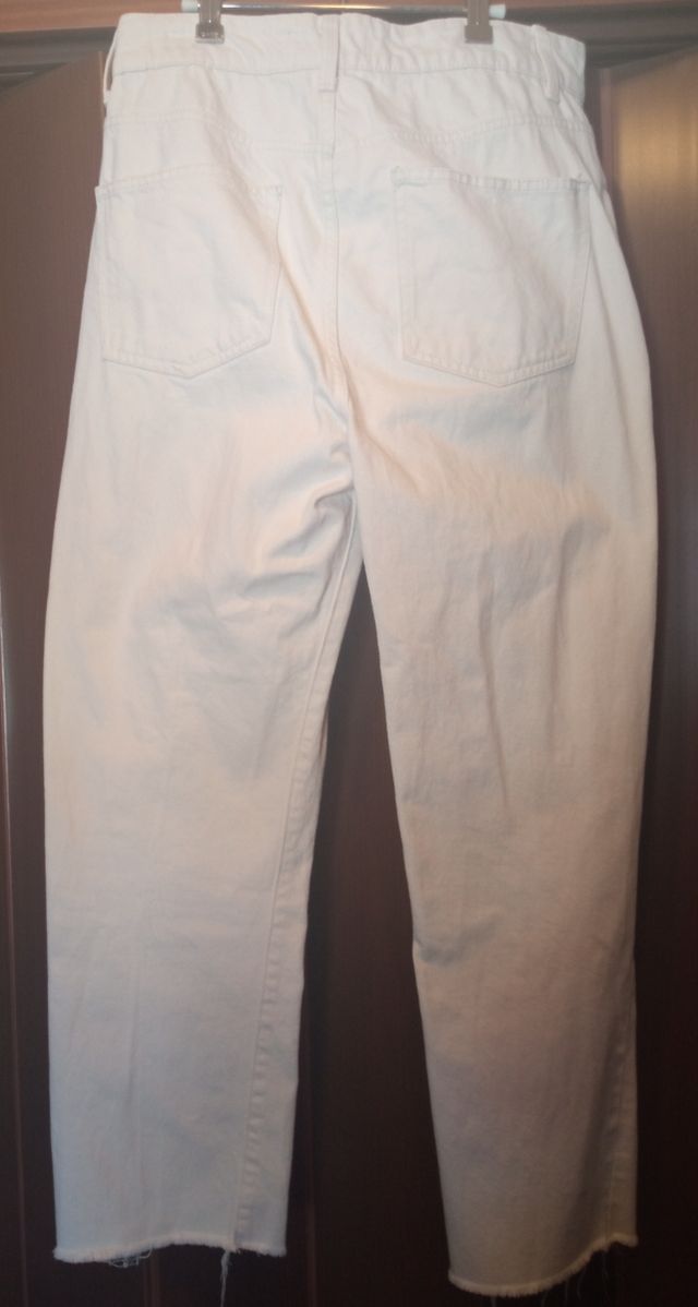 Pantalón vaquero color marfil