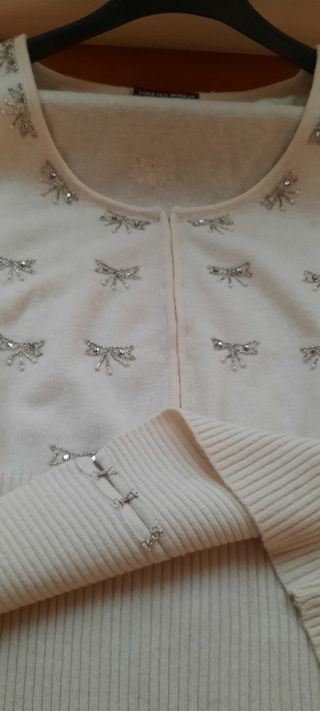 Golf cachemire bianco panna. apertura nascosta sul