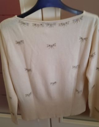 Golf cachemire bianco panna. apertura nascosta sul