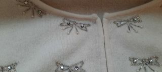 Golf cachemire bianco panna. apertura nascosta sul