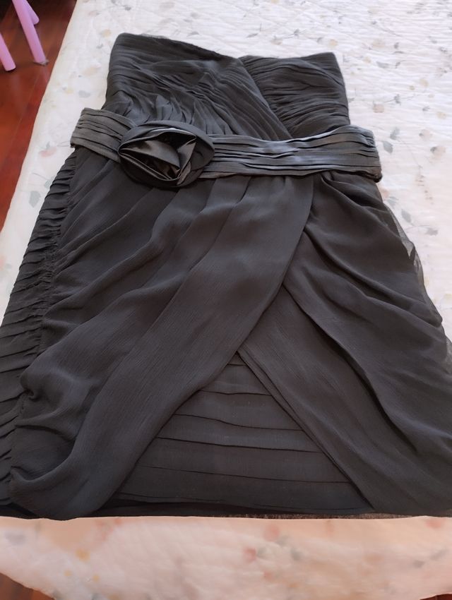 Vestido negro ocasión especial.