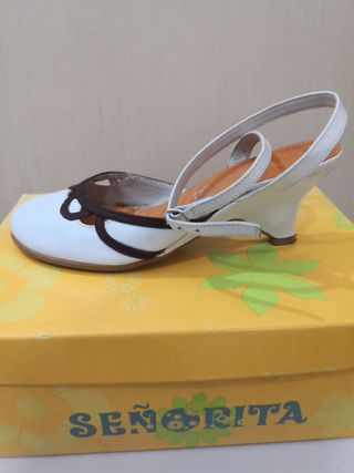 Bonitos zapatos de tacón bajo