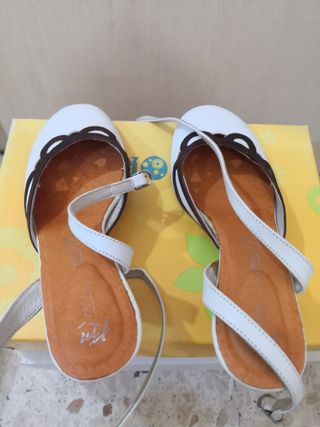 Bonitos zapatos de tacón bajo