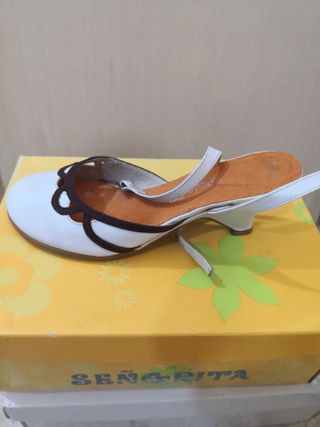 Bonitos zapatos de tacón bajo