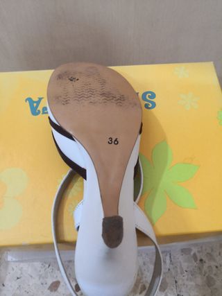 Bonitos zapatos de tacón bajo