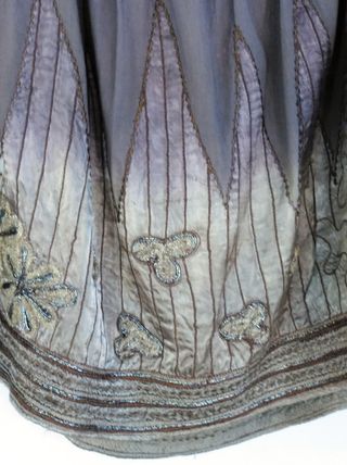 Falda con bordados Zara