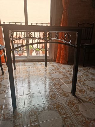Mesa de madera, metal y cristal