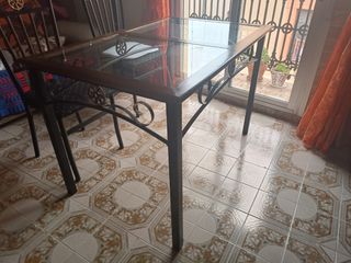 Mesa de madera, metal y cristal
