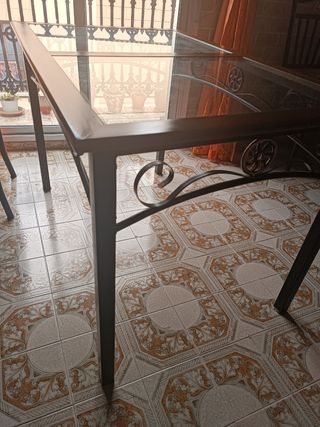 Mesa de madera, metal y cristal