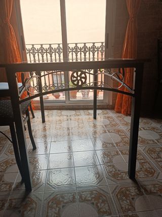 Mesa de madera, metal y cristal