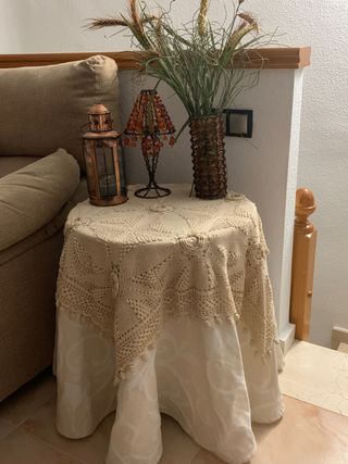 Conjunto mesa camilla con faldas y decoracion