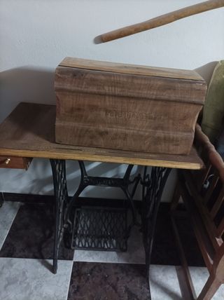Maquina de coser antigua