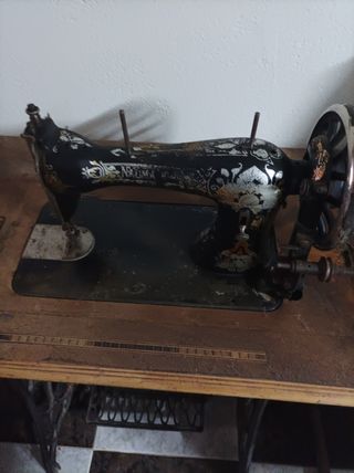 Maquina de coser antigua