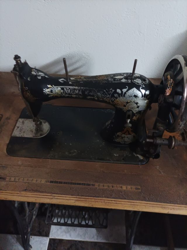 Maquina de coser antigua