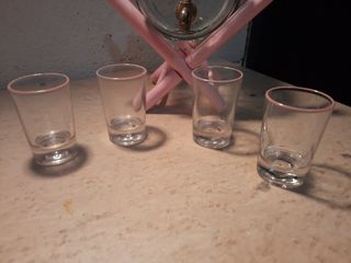 BARRIL DE CRISTAL CON GRIFO Y VASOS