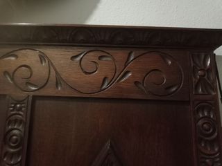 Gabanero de castaño macizo. Mueble antiguo.