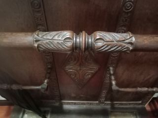 Gabanero de castaño macizo. Mueble antiguo.
