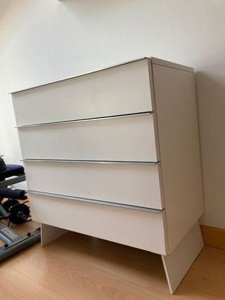 Cómoda cuatro cajones