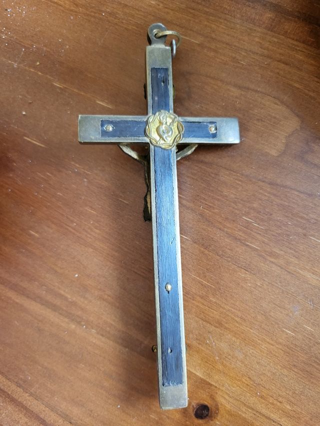 Crucifijo antiguo del Gólgota, antigüedad de 1880